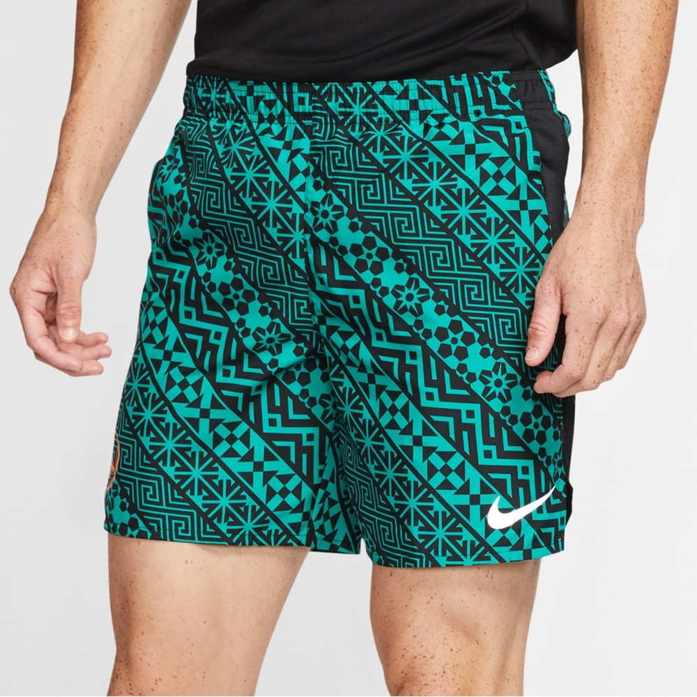 Nike Hakone Ekiden 7 Inch Athletic Running Shorts with Built in Liner Medium
